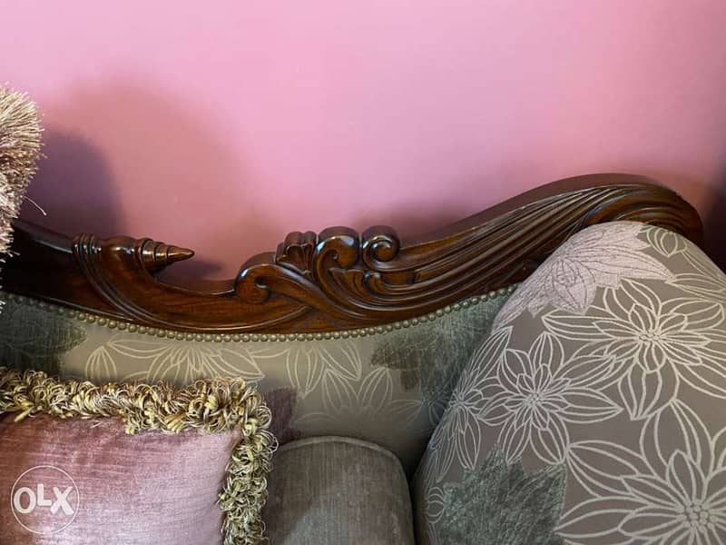 Sofa + 2 arm chairs + coffee table 5