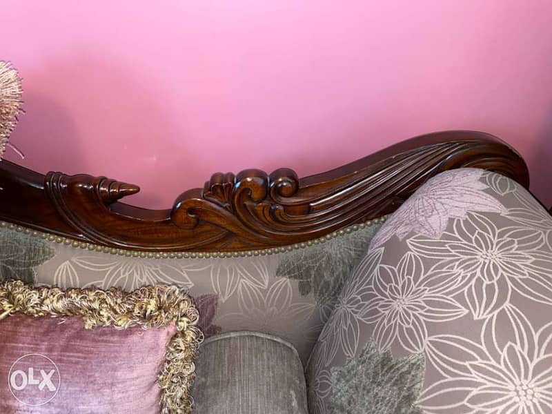 Sofa + 2 arm chairs + coffee table 6