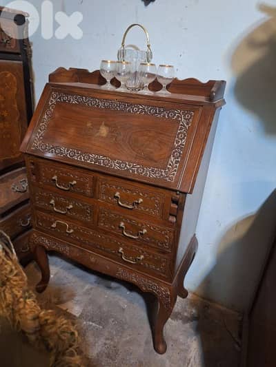 سكرتيره خشب ورد انتيك مميزة ناعمة