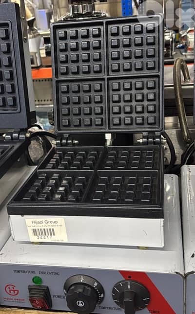 مكنه وافل كهربا وعدد ٢ كريب وبان كيك على الغاز