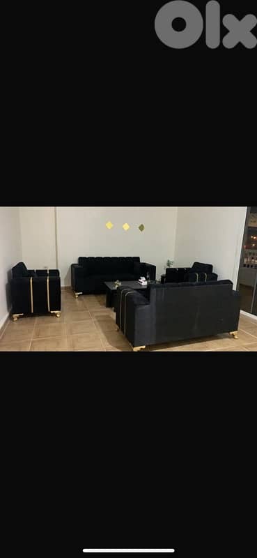 صالون اسود وذهبي فخم