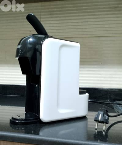 مكنة قهوة sonifer لون ابيض تاخد قهوة فلت خاص بها  و كبسولات قهوة