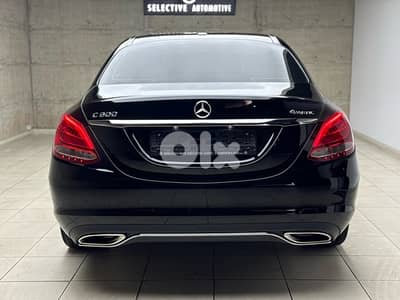 Mercedes-Benz C-300 4matic 2017 super clean