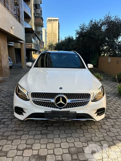 Mercedes GLC 300 AMG-line 4matic 2018 white (clean carfax-62000 miles)