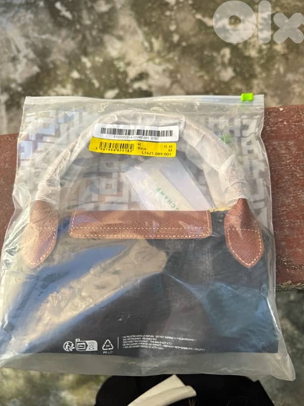 Small black longchamp 1