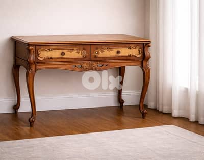 طاولة مكتب / زينة