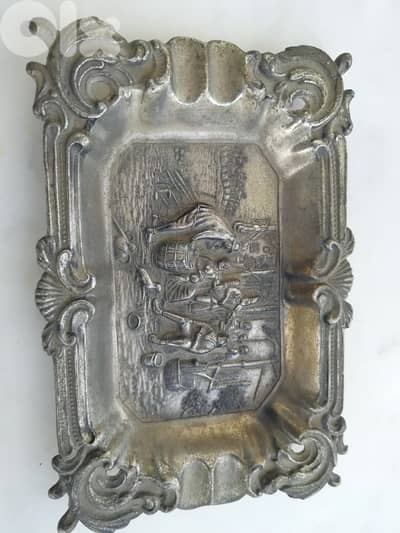 منفضة قديمة جدا