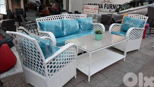 طقم رزين ٥ مقاعد وطاولة