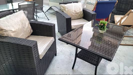 طقم رزين ٥ مقاعد مع طاولة نص