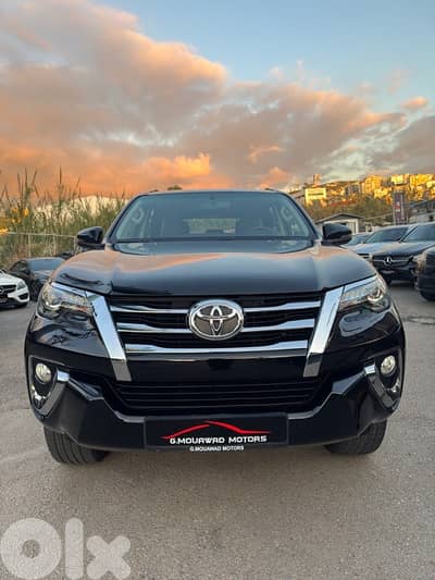 Toyota Fortuner SR5  V6  2018! Company Source Like Newww!!!