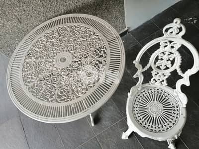 طاولة  من حديد  مع كرسي واحدة سعر مخفض ونهائي 400$