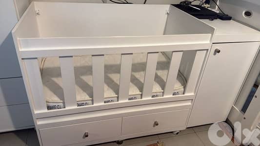 new born baby bed brand new not used with changing caninet