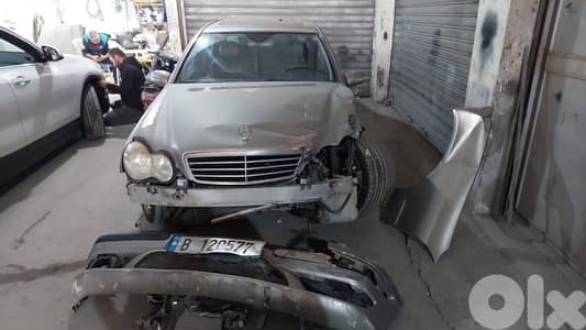 Mercedes-Benz C-Class 2005