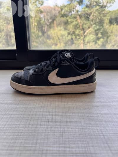 original black nike shoes
