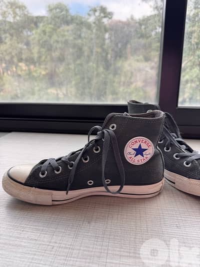 converse grey shoes