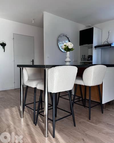 set of 2 bar stools white color