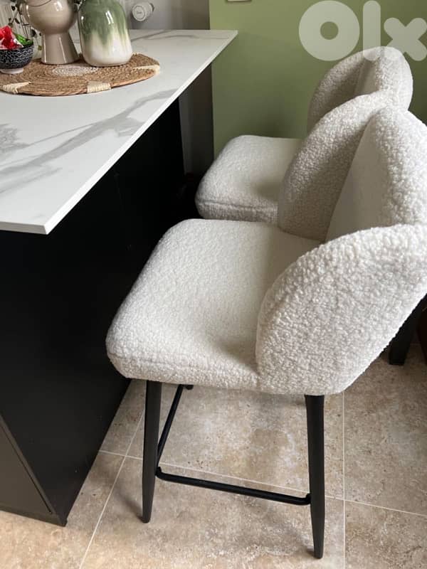 set of 2 bar stools white color 1