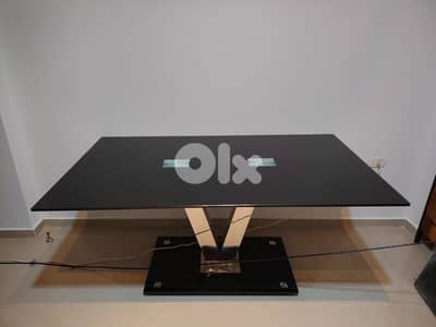 طاولة مكتب او سفرة