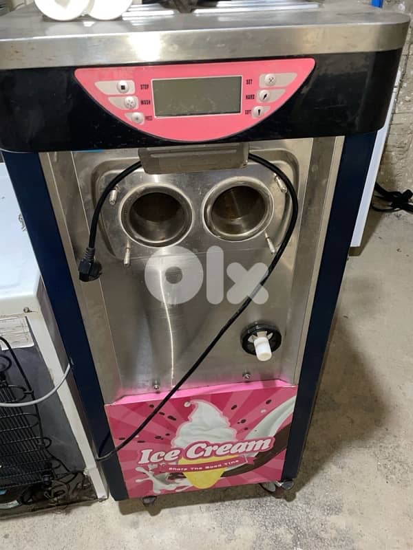 Merry Cream Icecream machine 1