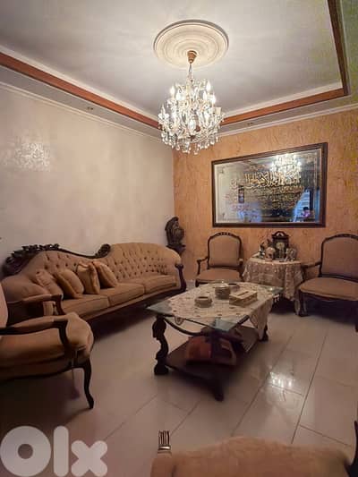 صالون (كنبة كبيرة،٤ صغار،طاولتان)