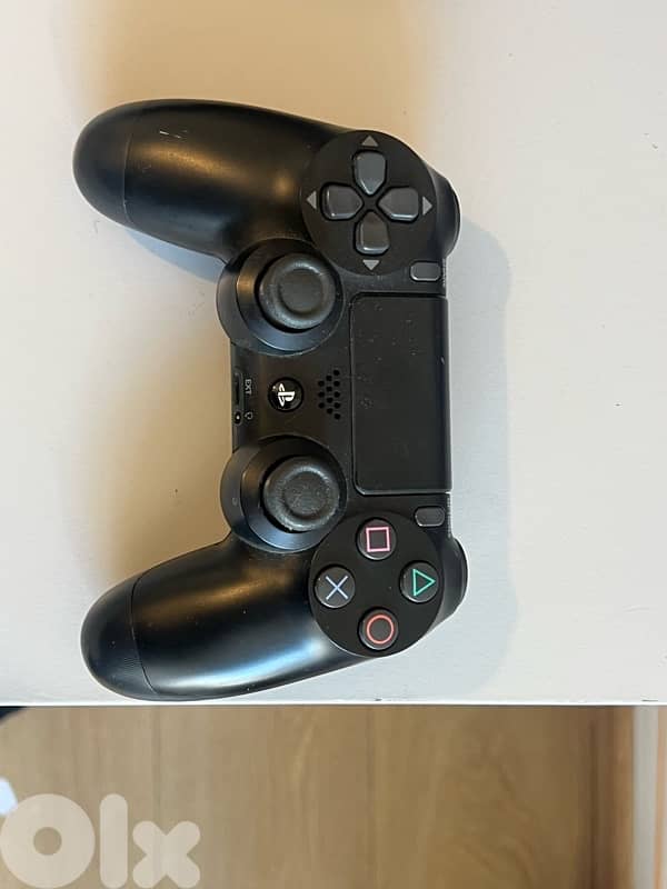PS4 CONSOLE USED BUT GREAT CONDITION 1