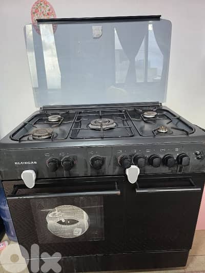 غاز ٥ عيون بس عينة الصغيرة منا شغالة ببتصلح و الباقي كلو شغال