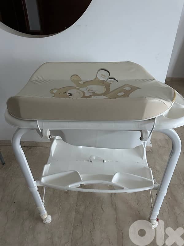 baby bathtub with stand very clean 1