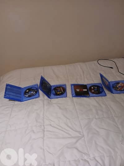 PS4 games with original manuals, negotiable price