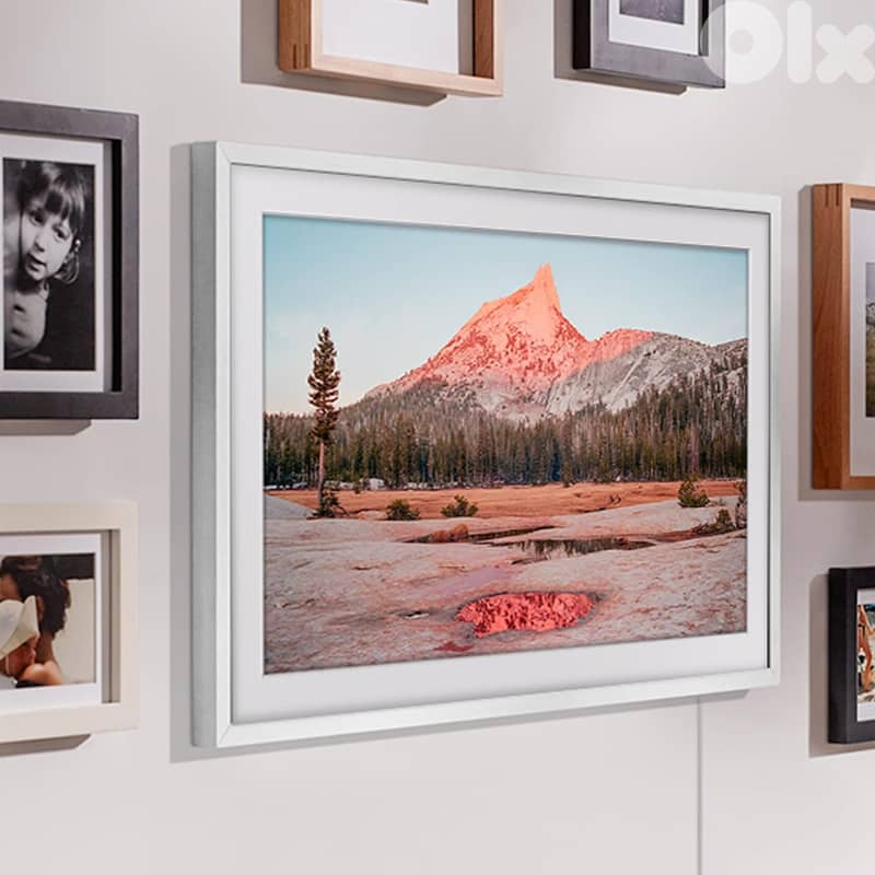SAMSUNG The Frame  43" QLED 4K Smart TV 3