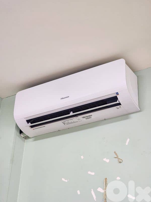 2 ACs Hisense 12,000btu like new Inverter 1