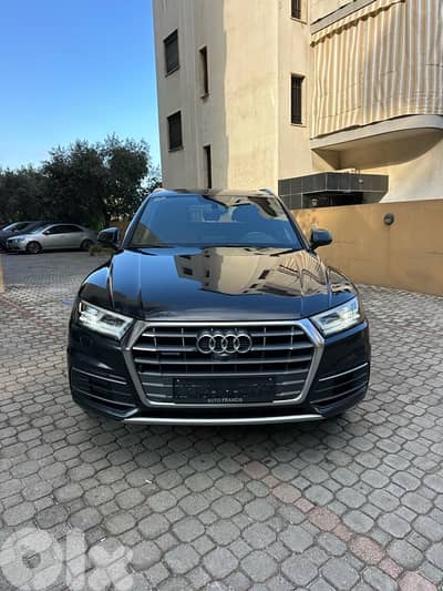 Audi Q5 Quattro Premium Plus 2018 dark blue on brown (clean carfax)