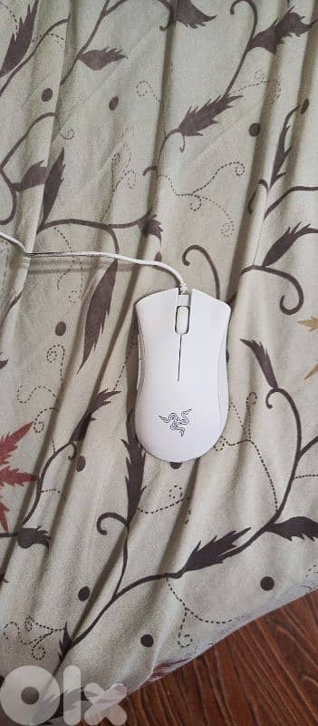 white razer deathadder mouse