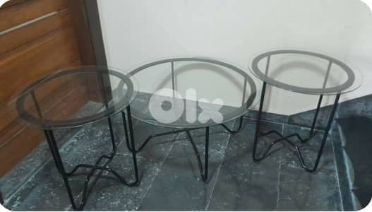٣ طاولات زجاج