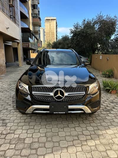 Mercedes GLC 300 4matic 2018 black on black (clean carfax-73000 miles)