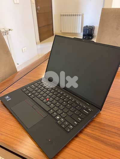 Lenovo x1 carbon gen 12 - barely used