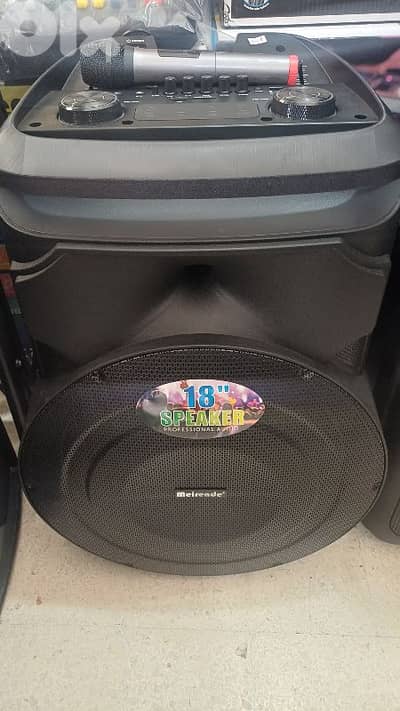 speaker 18 inch powered new in box