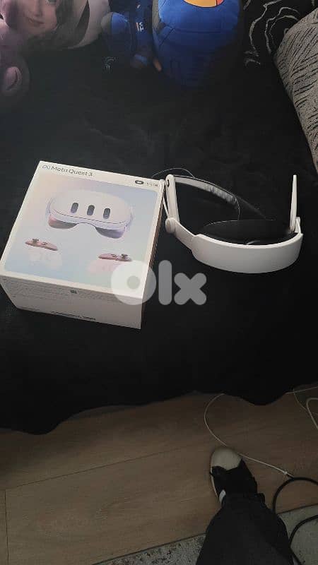 3 Month Old 512GB Meta Quest 3 + Battery Strap, 1