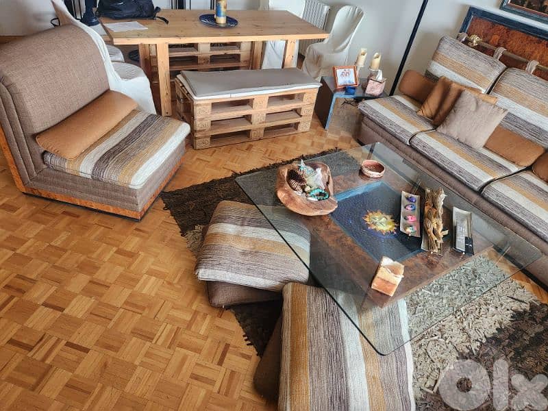 full living room, seats 9 comfortably 3