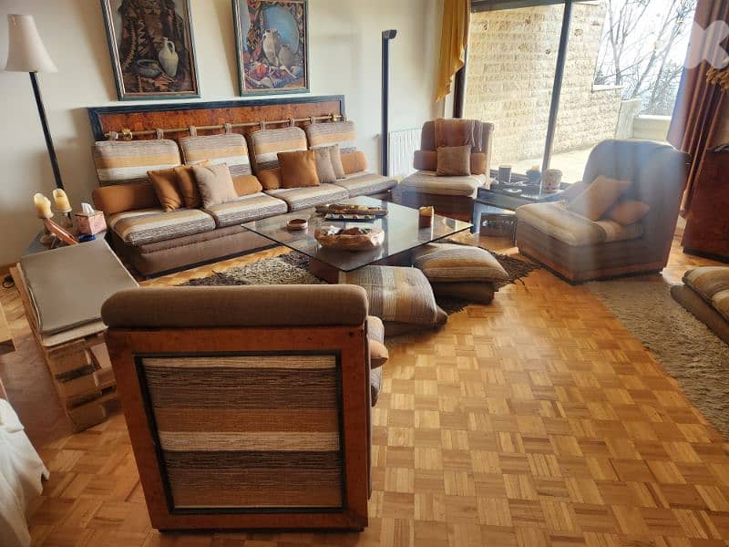 full living room, seats 9 comfortably 4