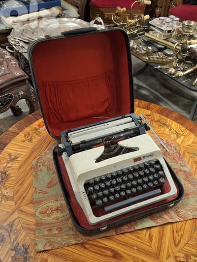 vintage working arabic typewriter