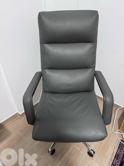 Office chair - grey - excellent condition