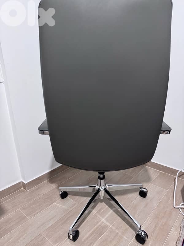 Office chair - grey - excellent condition 2