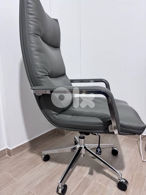 Office chair - grey - excellent condition 3
