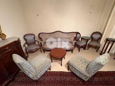 Salon Français de style Louis Philippe en bois sculpté