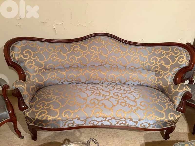 Salon Français de style Louis Philippe en bois sculpté 4