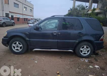 مرسيدس بنز ام ال - كلاس 2000