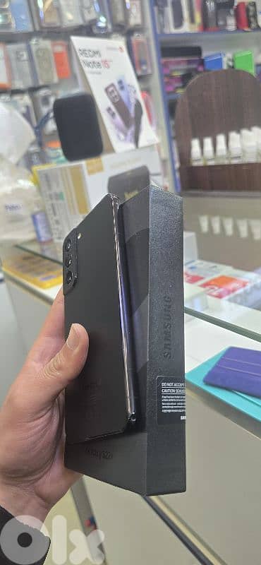 samsung s22 plus black 2 sim like new 1