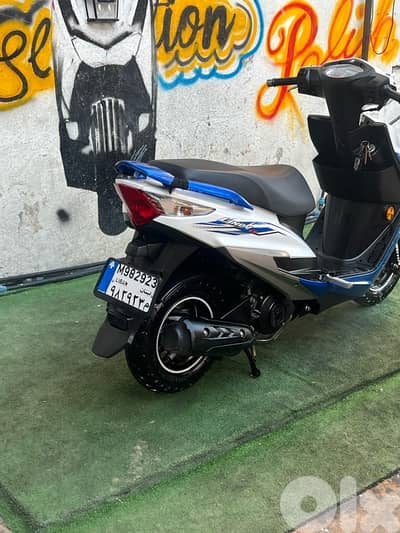 موتو للبيع بحالة ممتازة شبه جديد  1150$