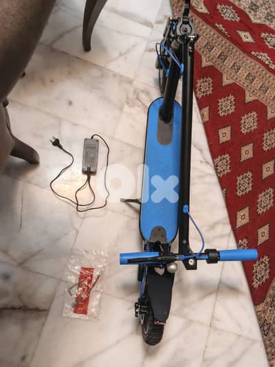 electric scooter barely used just like new