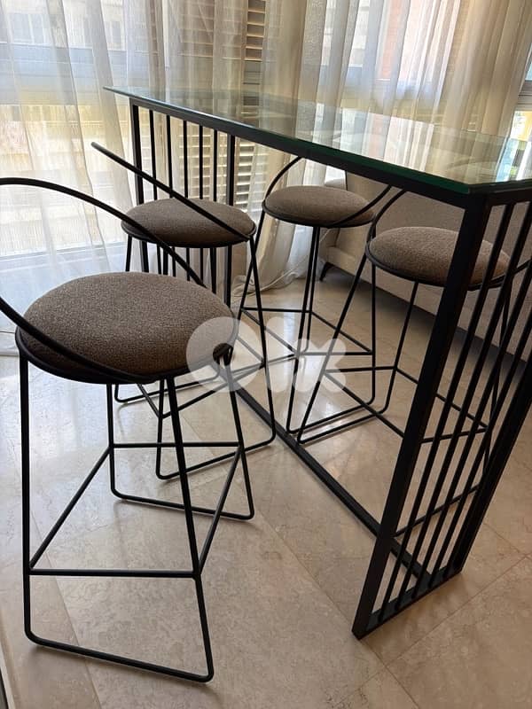 high table with 4 high chairs 4